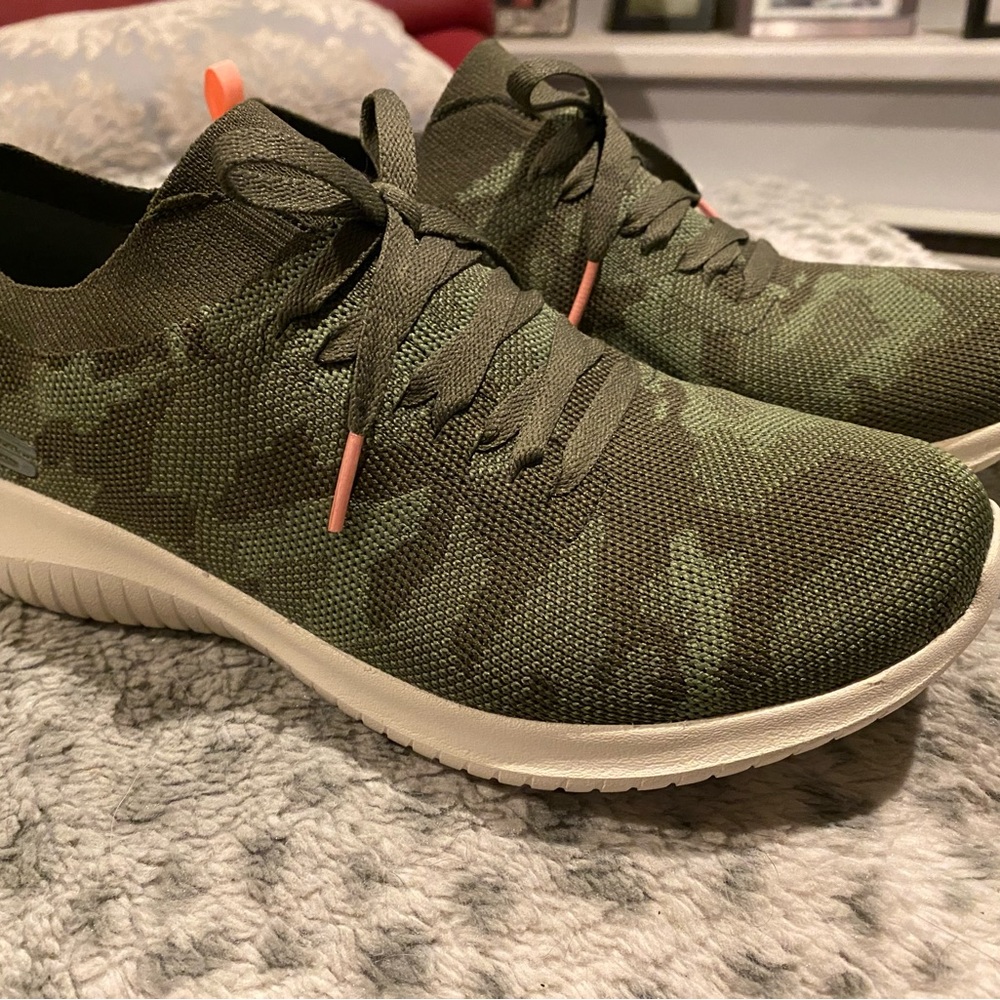 Sketchers Camo Memory Form Runners